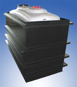 Kuststoffbehälter und Auffangwanne zur Lagerung von Harnstofflösung (AdBlue®)