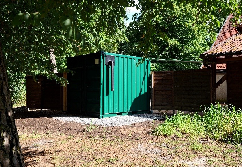 Die Containergröße wird auf die Anlagengröße abgestimmt. So entstehen platzsparende Lösungen je nach Einsatzort.