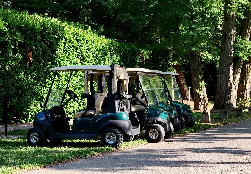 Abwasser aus der Reinigung von Equipment auf Golfplätzen kann zukünftig mit der GOtec von Dehoust aufbereitet werden.