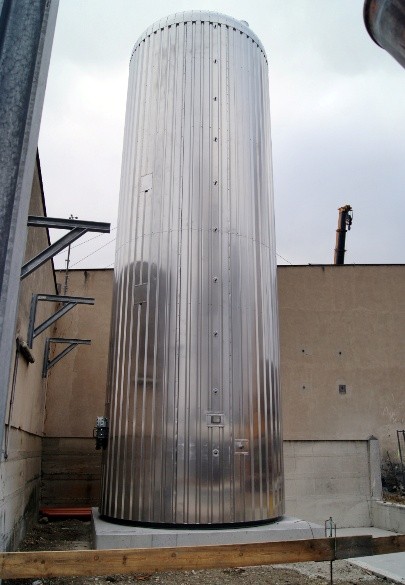 Auch in der Industrie wird für viele Prozesse Kälte benötigt. Der Bedarf einer Anlage ist dabei oftmals schwankend – hier kommen Kältespeicher zum Einsatz.